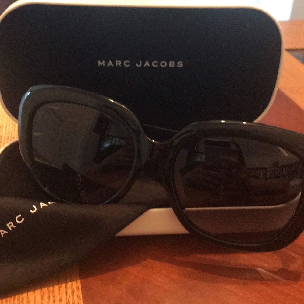 Marc Jacobs black round sunglasses
